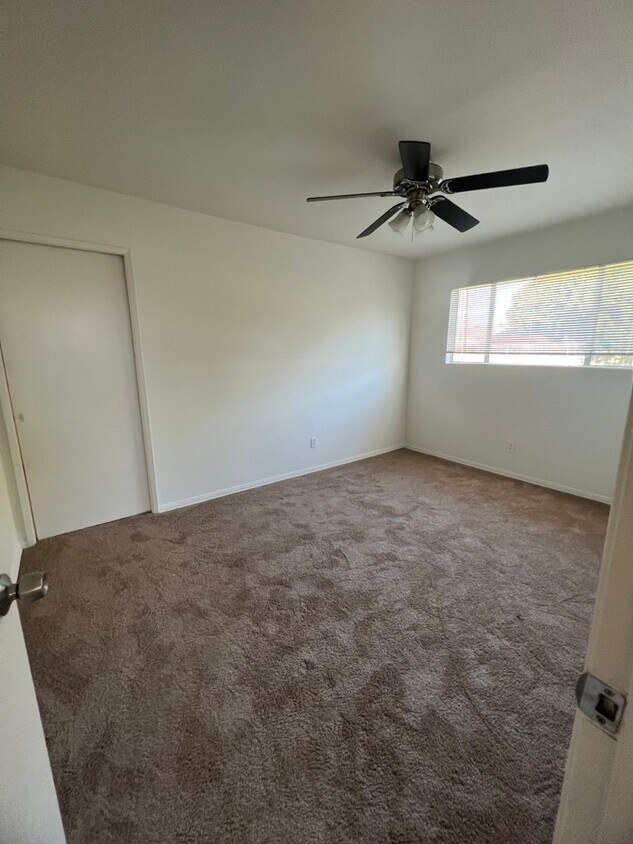 Foto principal - 3BR/1BA Single Family Home (920 SF)