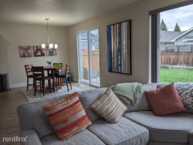 Building Photo - 3 br, 2.5 bath House - 9604 West DeWitt St...
