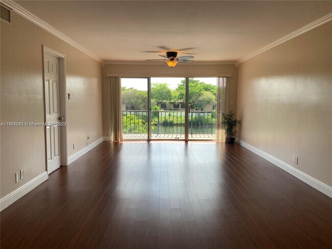 Foto del edificio - 3621 NW 95th Ter