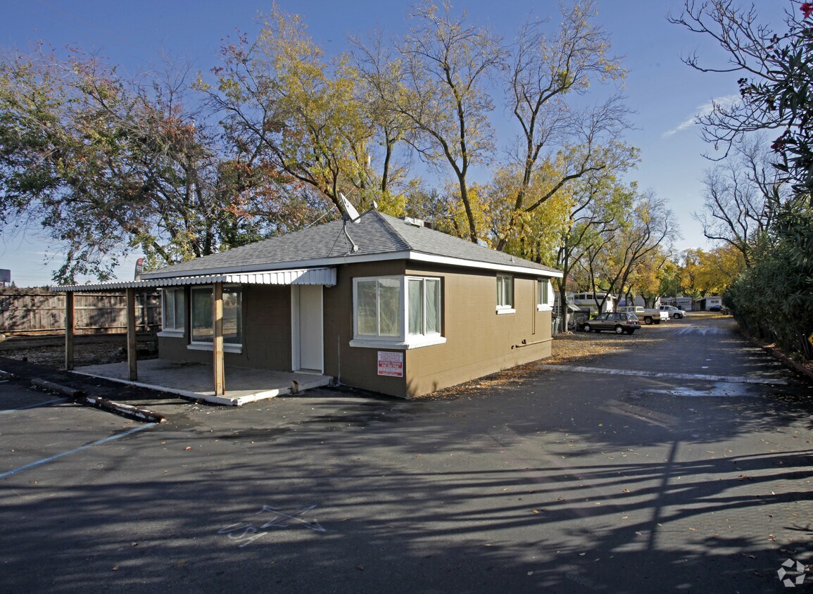 Foto del edificio - Ideal Trailer Village