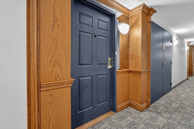 Building Photo - 16 Raglan St