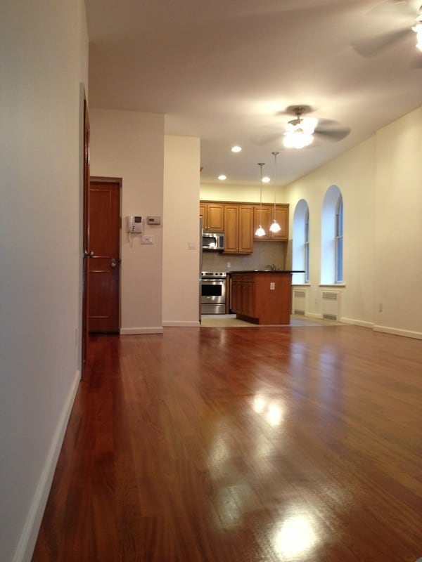 Building Photo - 65 W 70th St