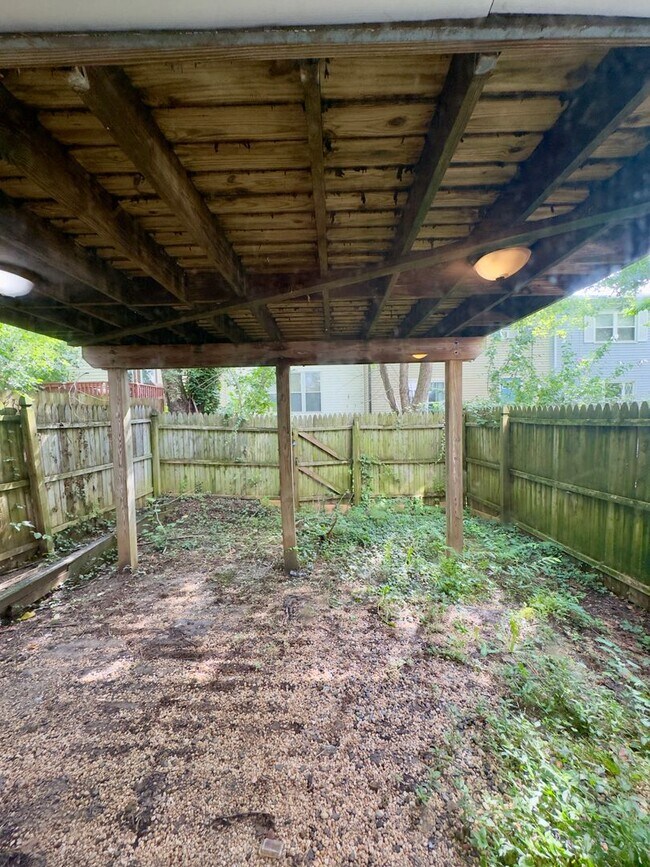 Building Photo - 1830 Eloise Ln