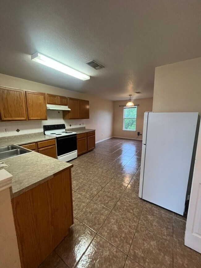 Building Photo - 3001 Cantabrian Dr