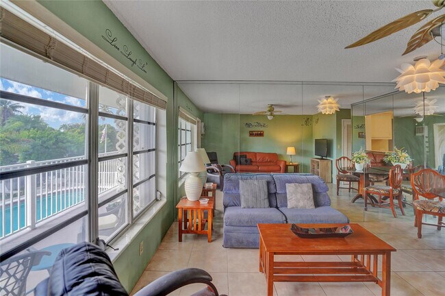 Foto del edificio - 2501 N Ocean Blvd
