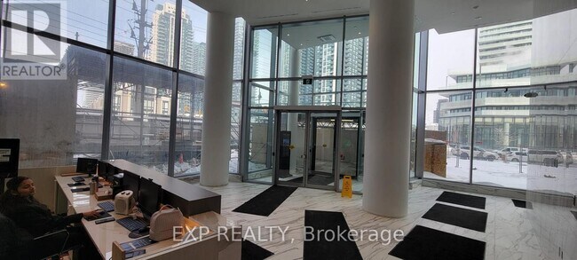 Photo du bâtiment - 448 Burnhamthorpe Rd W