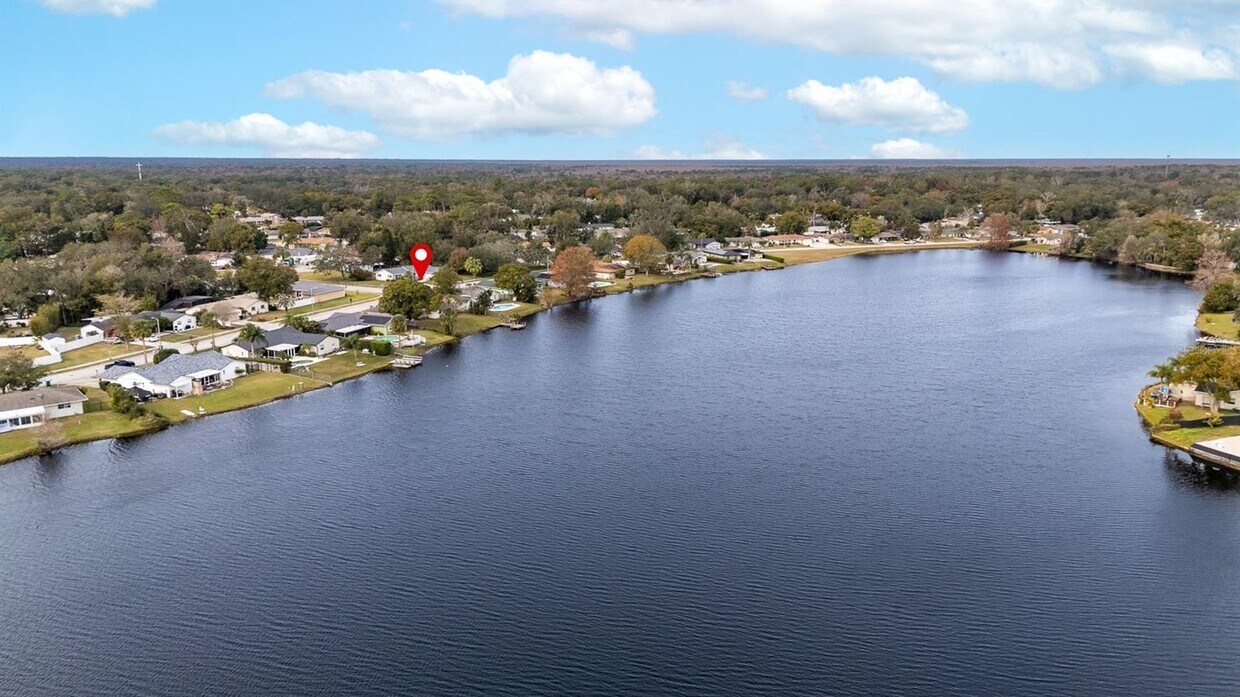 Building Photo - Lakefront Living in Longwood – Winsor Manor