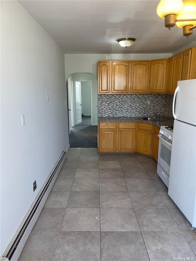 Building Photo - 84-30 Little Neck Pkwy