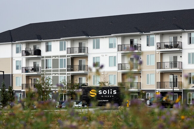 Building Photo - Solis Giroux