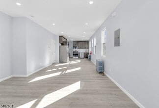 Building Photo - 918 Pennington St