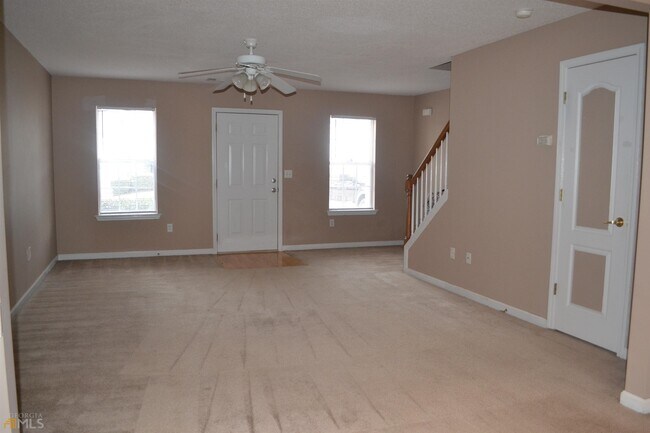 Building Photo - 3045 Village Run Dr