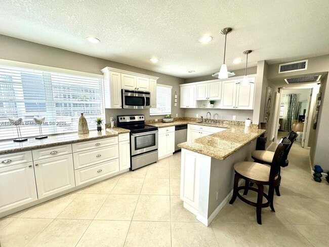 Building Photo - 31 Harwood B