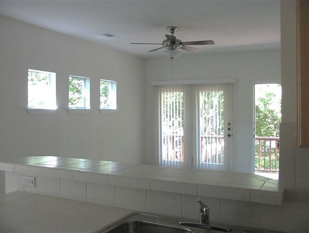 Building Photo - 1508 Karen Ave