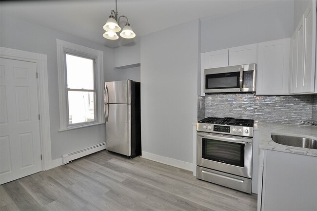 Building Photo - 312 25th St