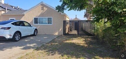 Building Photo - 1690 Colfax Dr