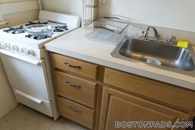 Building Photo - 137 Park Dr