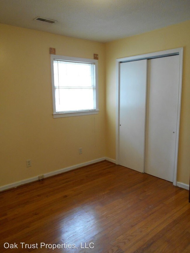 Building Photo - 2 br, 1 bath House - 6904 S. Kenwood Drive