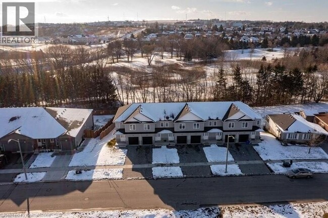 Building Photo - 490 Lampman Pl