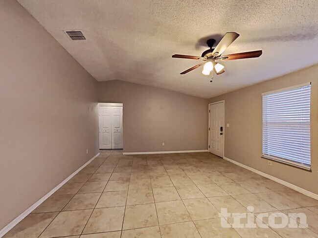 Foto del edificio - 1314 Oakcrest Dr