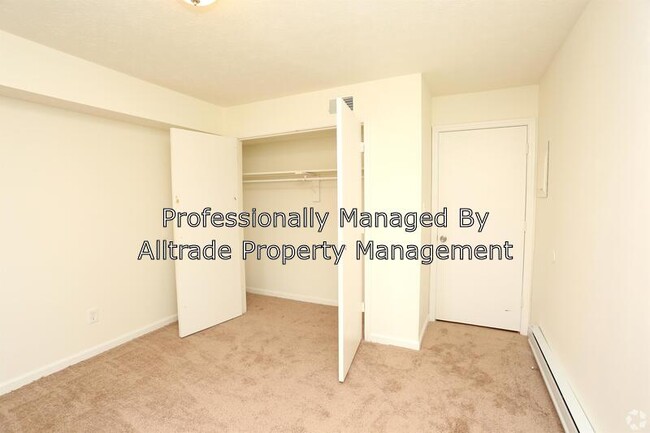 Building Photo - 1760 McCullough Dr