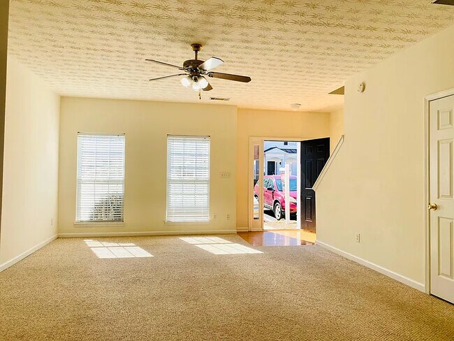 Foto del edificio - 619 Kenridge Way