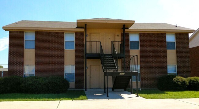 Building Photo - 1508 Benttree Dr