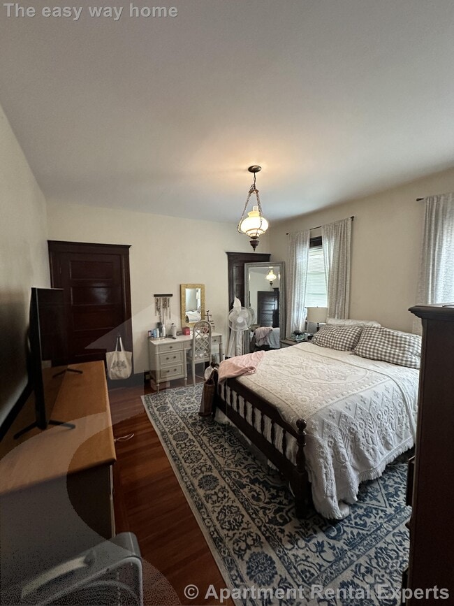 Building Photo - Porter/Davis 2 Bed for $2900, Laundry In Unit
