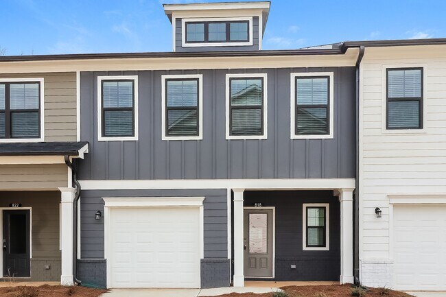 Building Photo - 818 Calvin Pk Dr