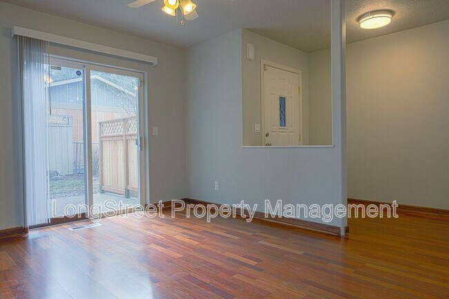 Building Photo - 430 NE 176th Ave