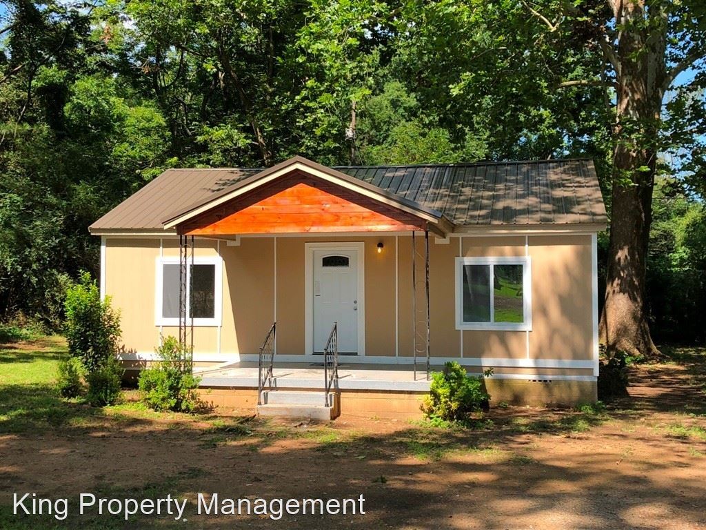 2 br, 1 bath House 400 S. Ledbetter Street House Rental in Anniston