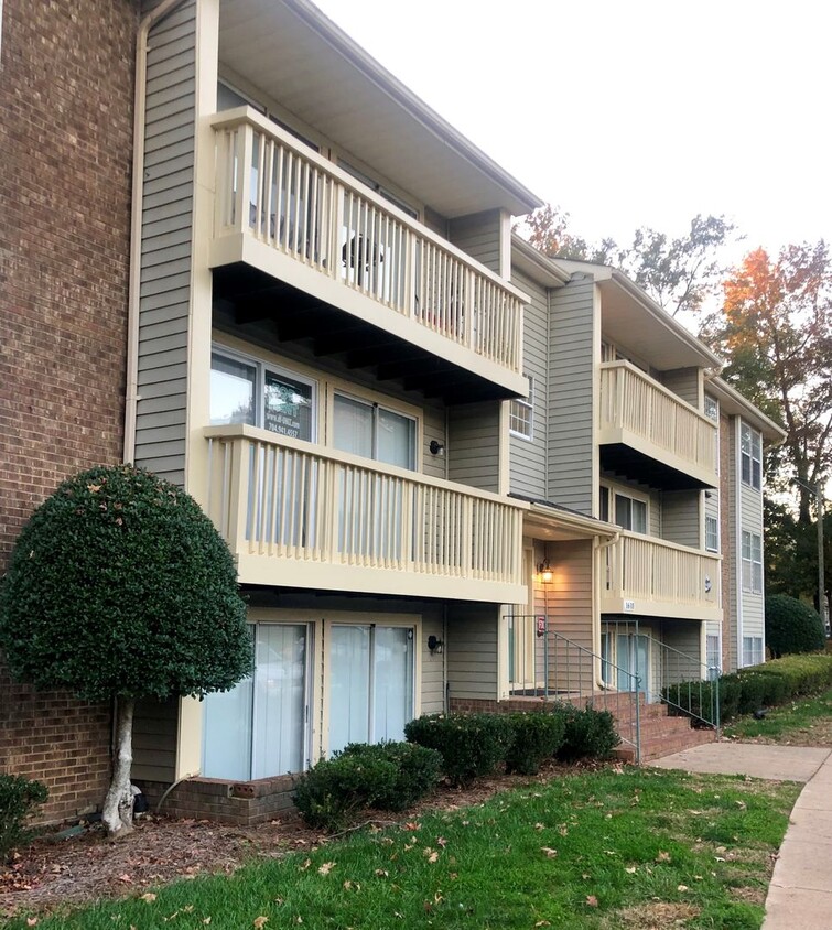 Primary Photo - Bright, Open 3 Bedroom Condo on 3rd Floor