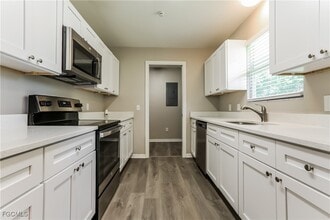 Building Photo - 284 Grove Rd