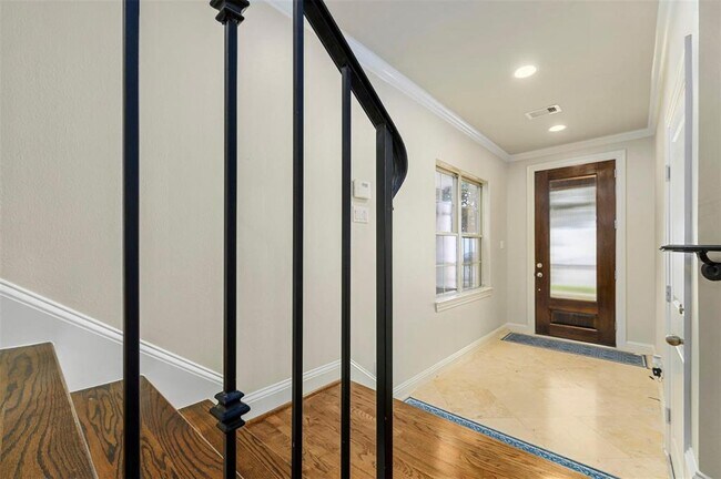 Foto del edificio - 1215 Roberts St