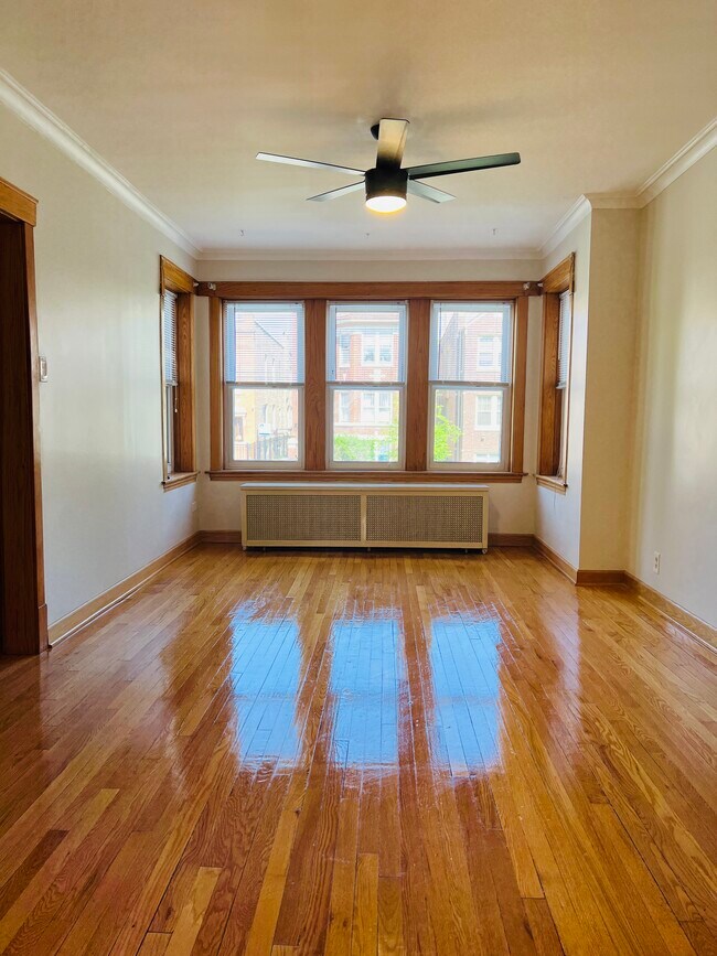 Building Photo - 3354 N Springfield Ave