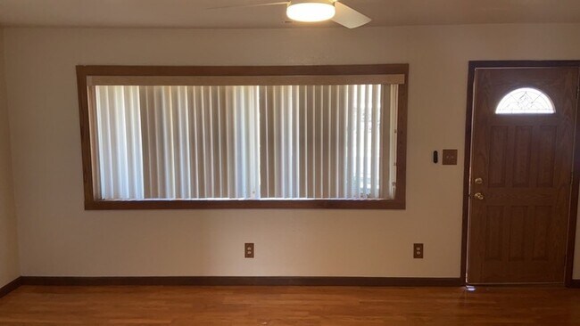 Building Photo - 2472 N. Aragon Ave.