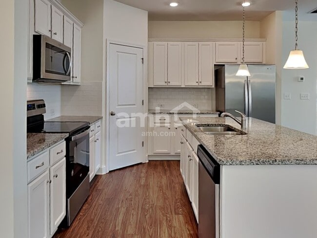 Foto del edificio - 245 Lake Vista Dr