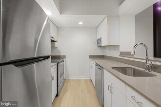 Building Photo - 303 Vine St