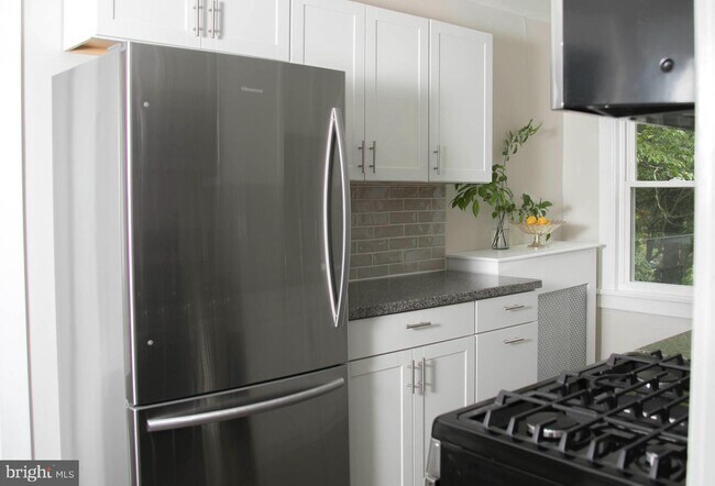 Building Photo - 107 W Collings Ave