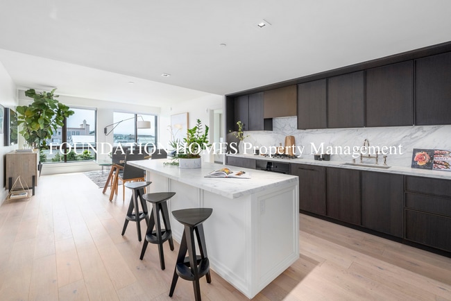 Foto del edificio - Luxury 2BD/2BA Condo at Union House!  Panoramic Views!  Doorman!  A/C!  FOUNDATION HOMES