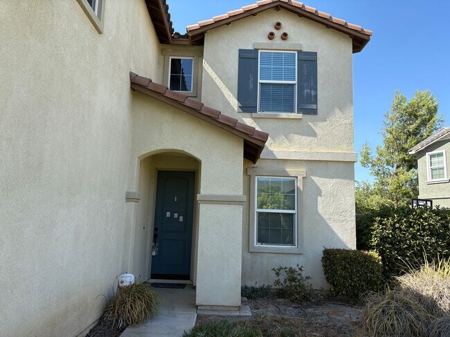 Foto del edificio - 5-bedroom, 3-bathroom home located in the ...