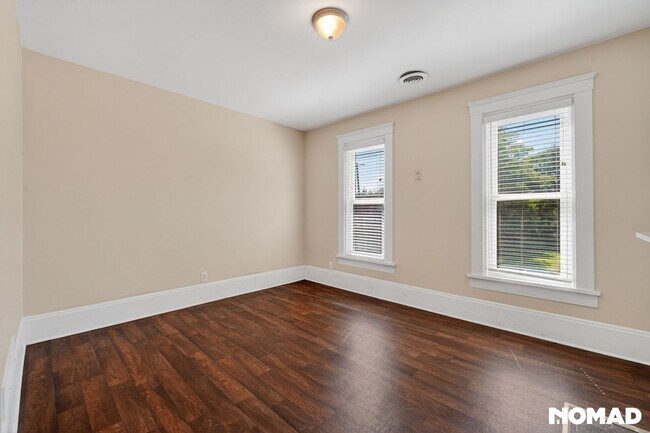 Foto del edificio - 1855 W 58th St