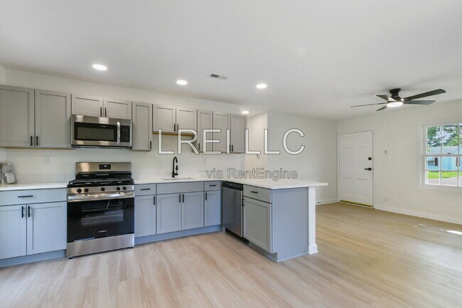 Building Photo - 5805 Loretta St