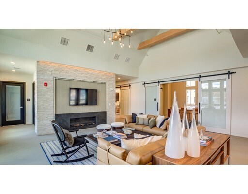 Foto del edificio - 74 River Rd W