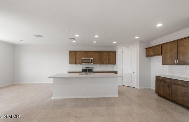 Building Photo - 42850 W Palo Abeto Dr