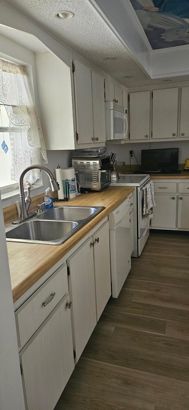 Foto del edificio - 6215 Green View Cir