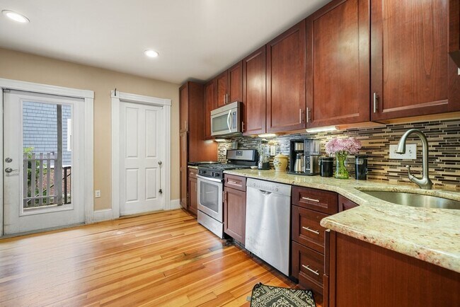 Foto del edificio - 636 E 8th St
