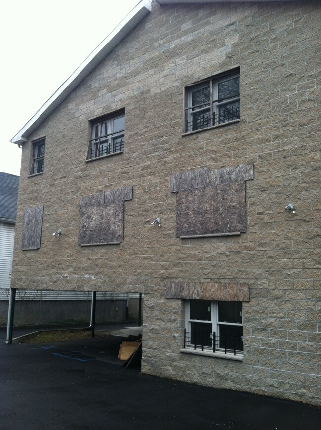 Building Photo - 150 Hendricks Ave