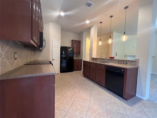 Foto del edificio - 28106 Emma Gardens Ln
