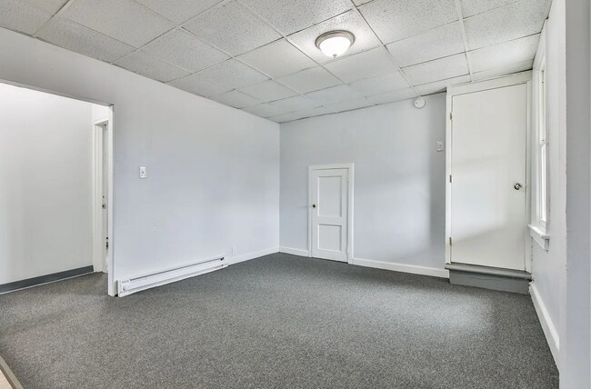 Foto del edificio - Beautifully Renovated 2-Bedroom, 1-Bath Apartment Move-In Ready!