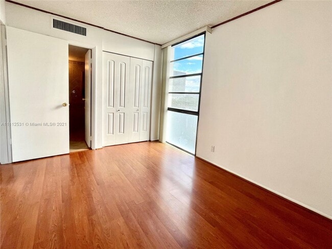 Building Photo - 20400 W Country Club Dr